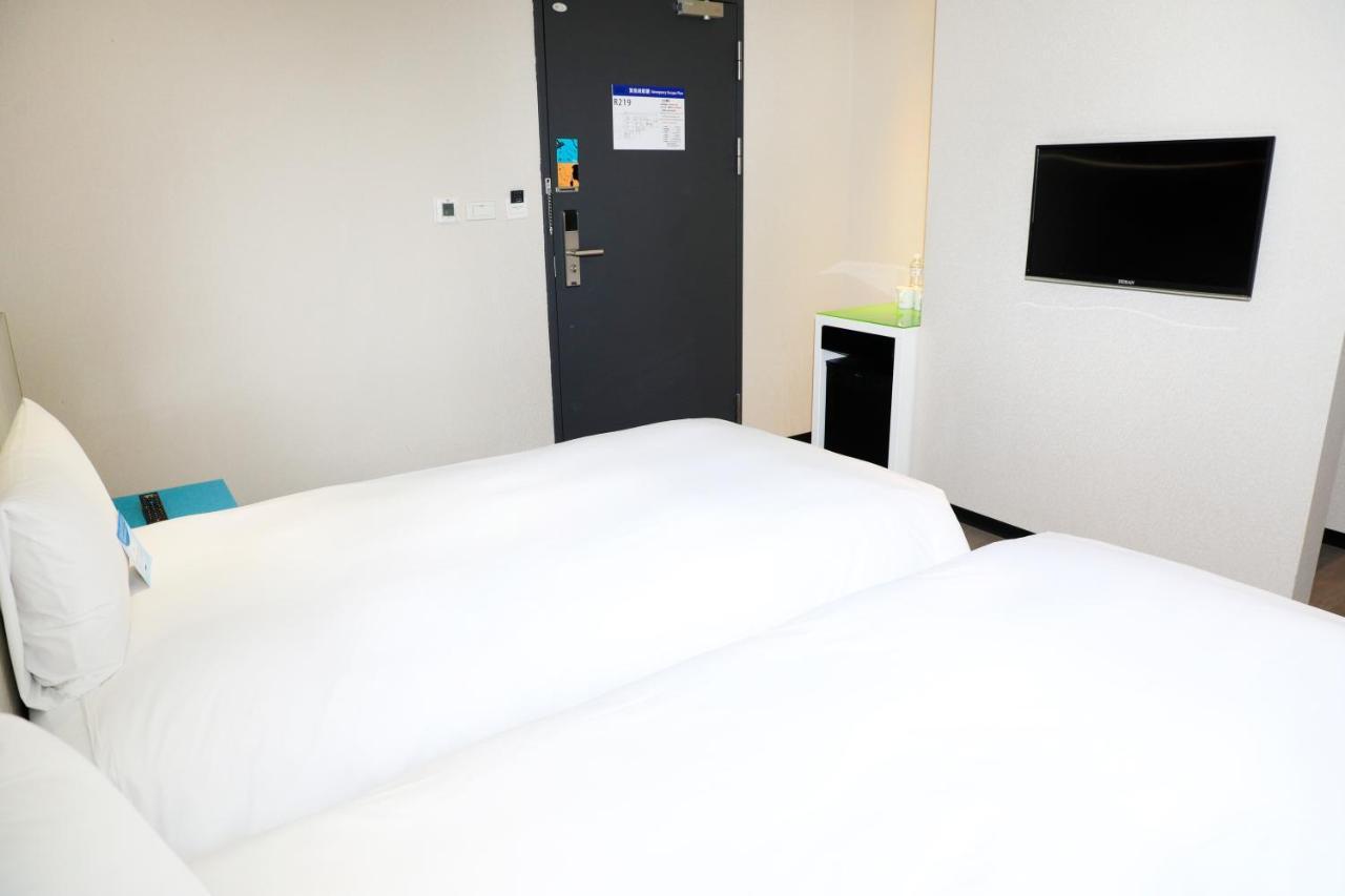 Wholesome Hotel Тайпей Екстериор снимка