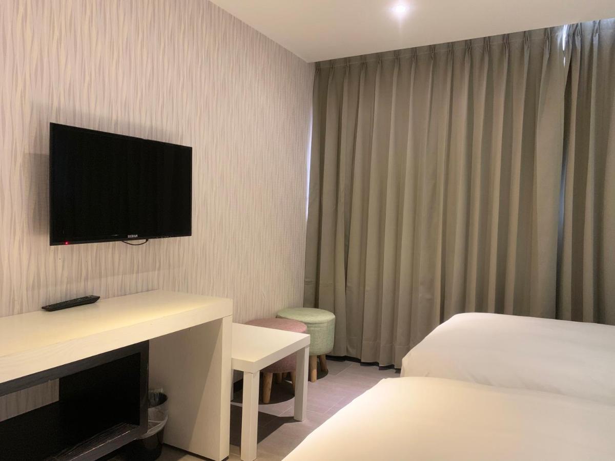 Wholesome Hotel Тайпей Екстериор снимка