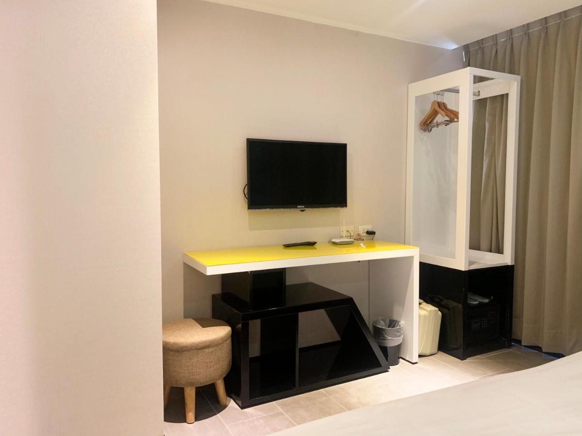 Wholesome Hotel Тайпей Екстериор снимка